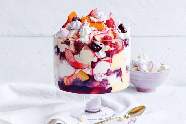 Christmas pavlova trifle