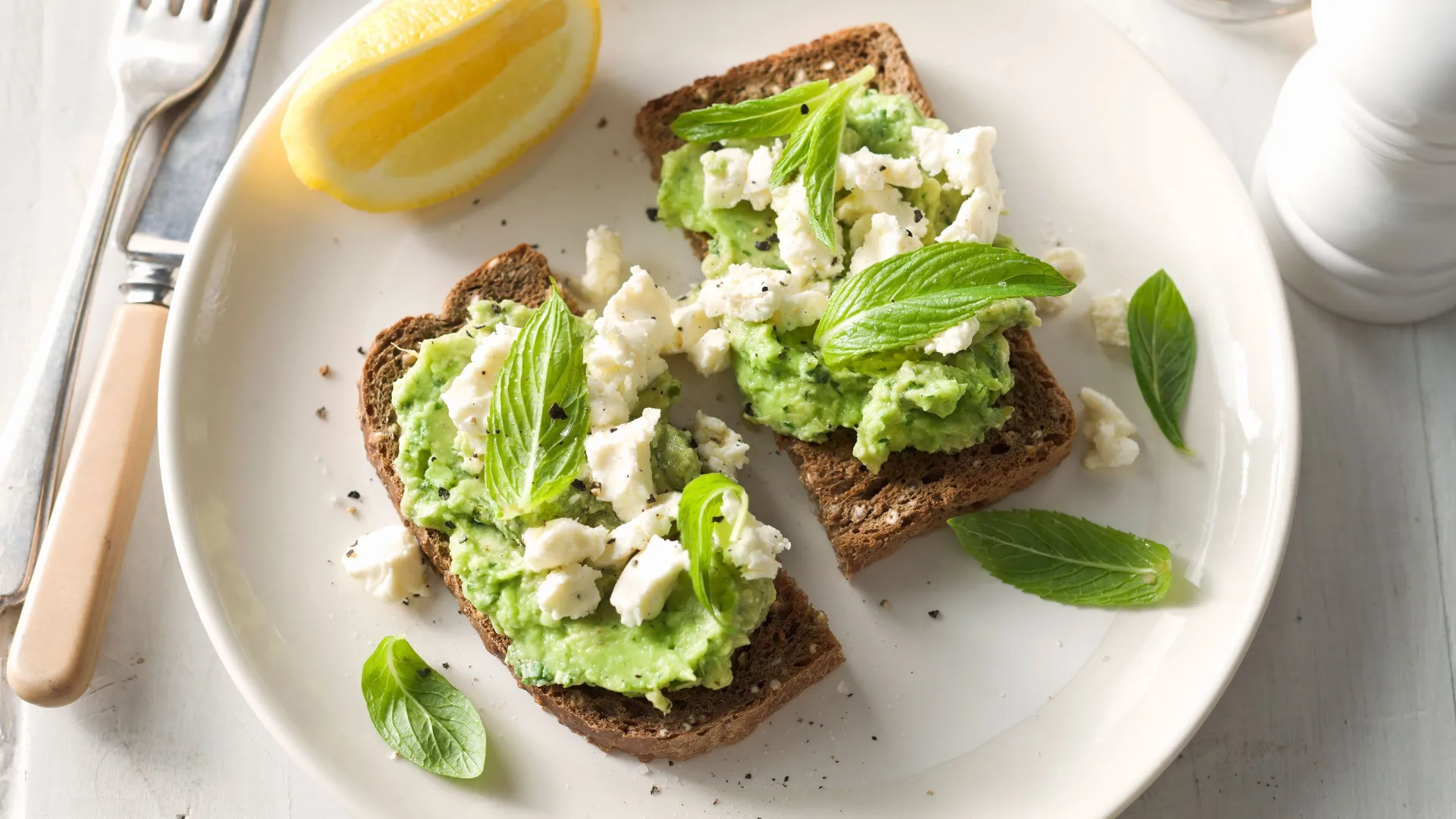 Avocado & feta smash on toasted rye