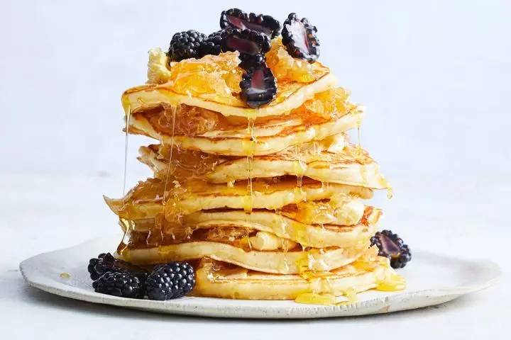 Fluffy pancakes with honeycomb and blackberries recipe